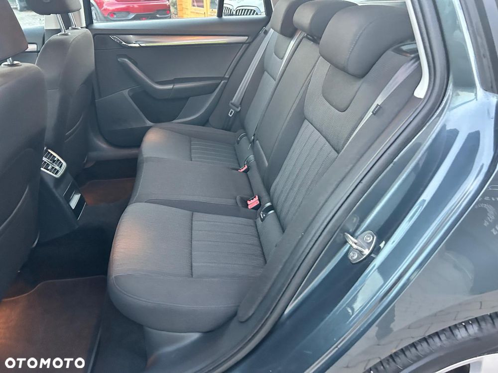 Skoda Octavia 2.0 TDI Elegance DSG - 23