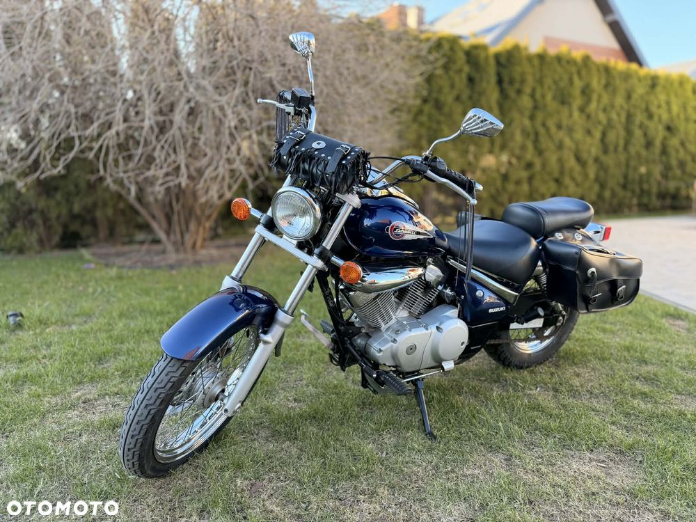 Suzuki Intruder - 11