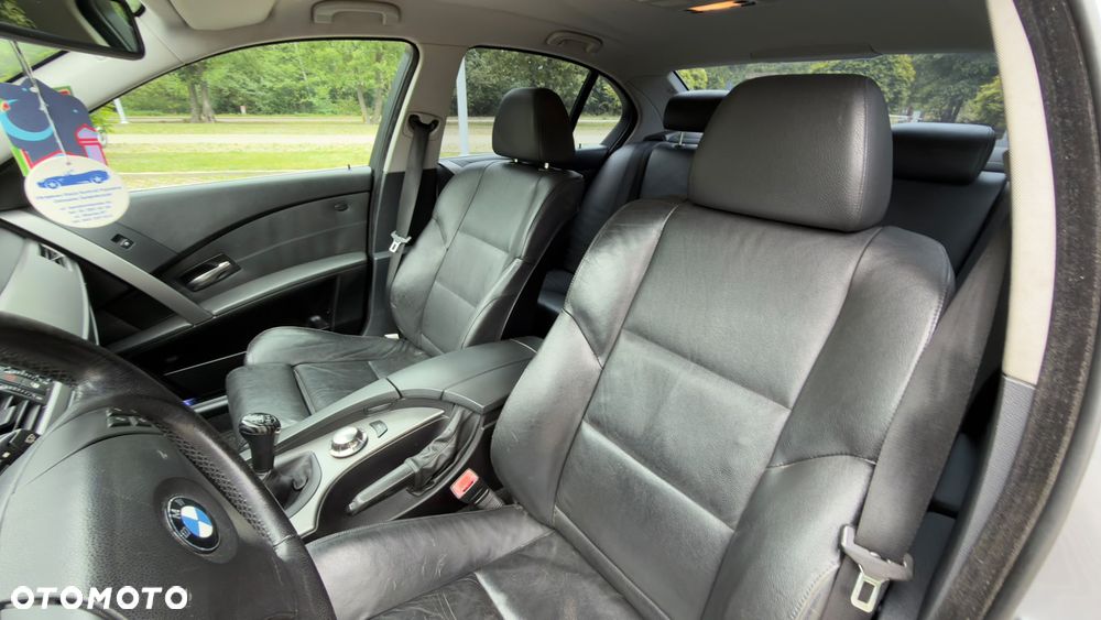 BMW Seria 5 520i - 14
