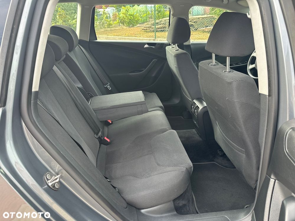 Volkswagen Passat - 35