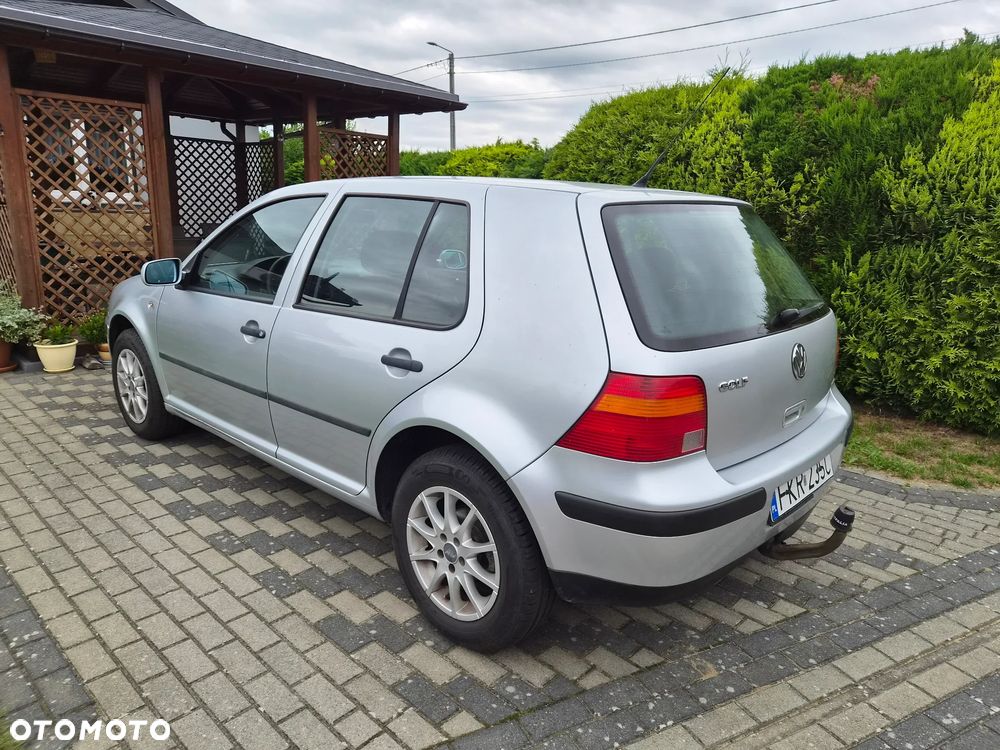 Volkswagen Golf - 2