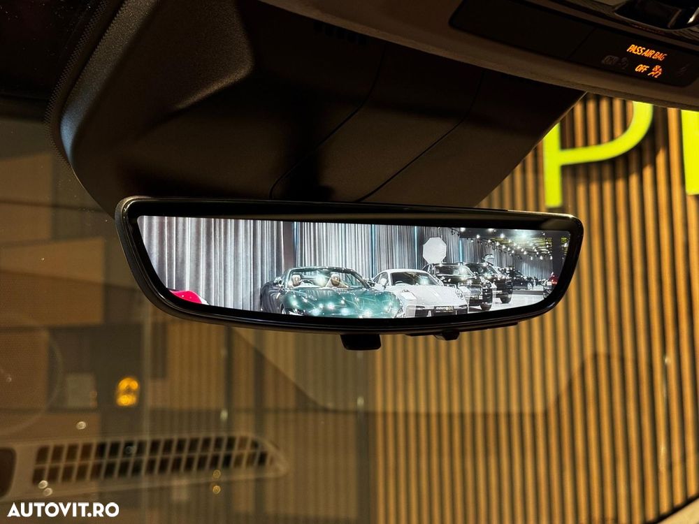 Cadillac Escalade - 26