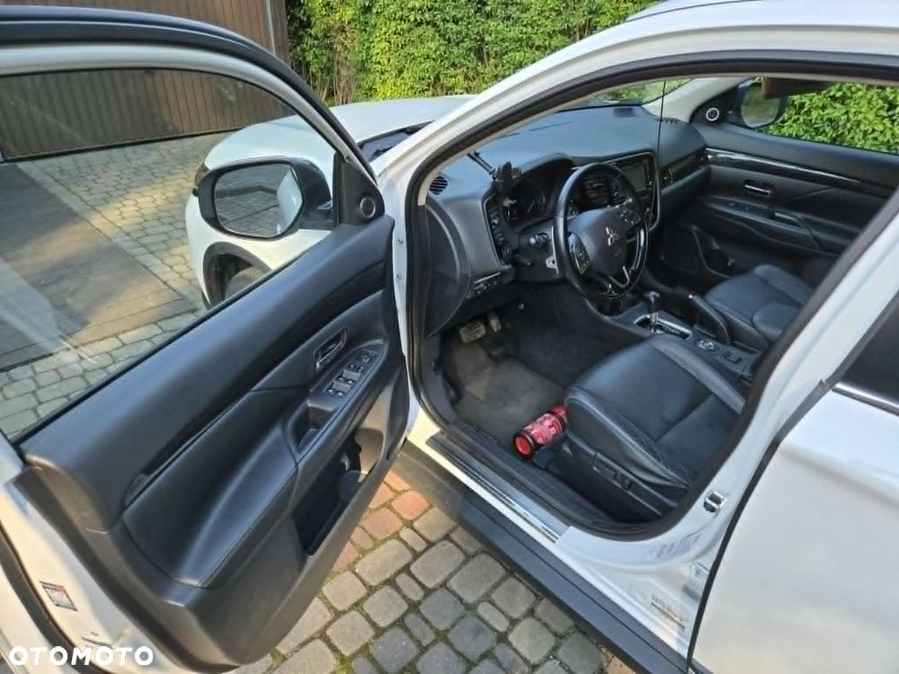 Mitsubishi Outlander - 13