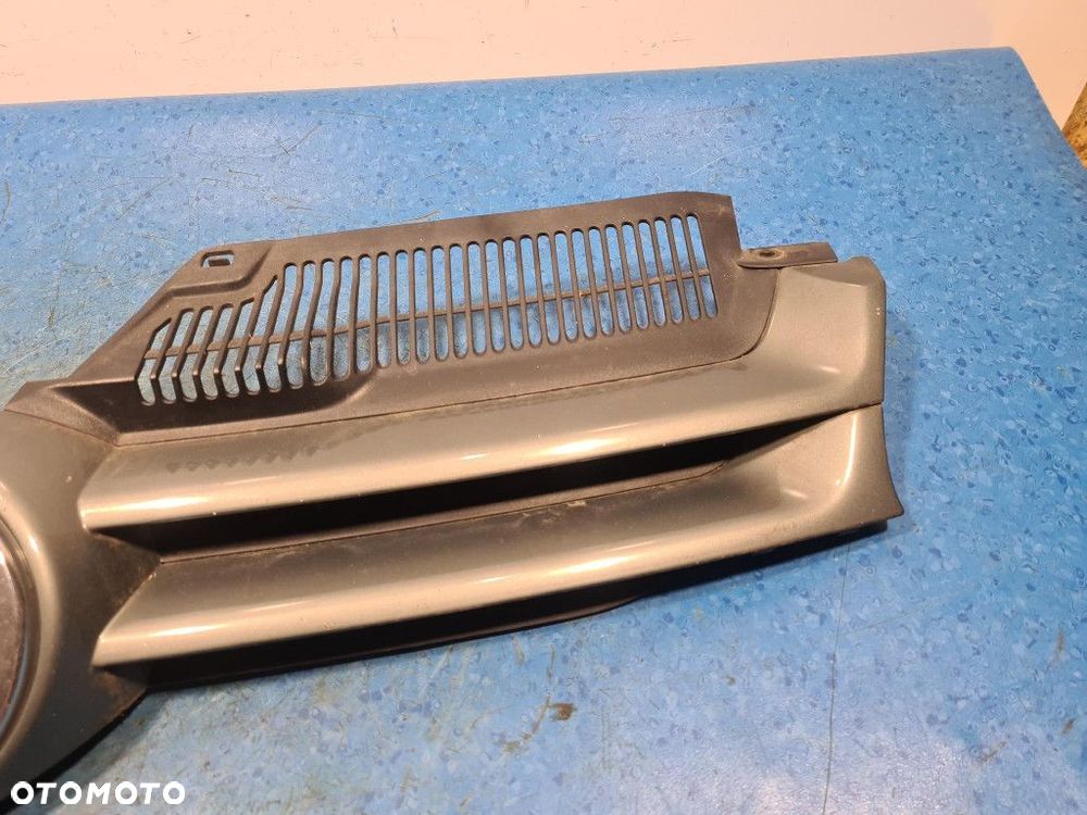 VOLKSWAGEN GOLF V 1.4 KAT ATRAPA / GRILL LA6Q - 4