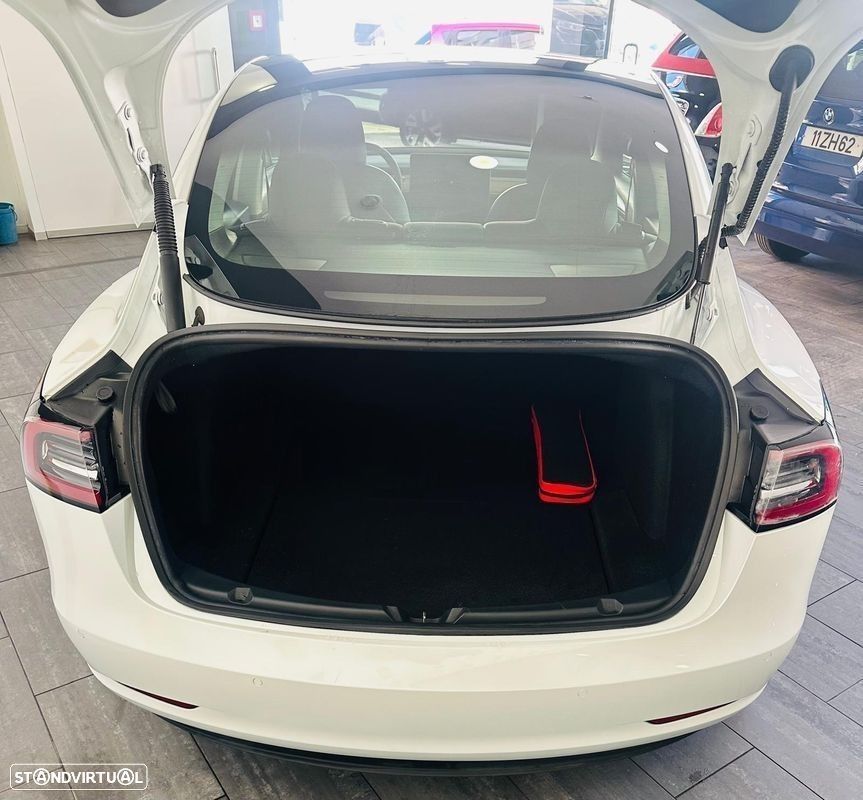 Tesla Model 3 - 8