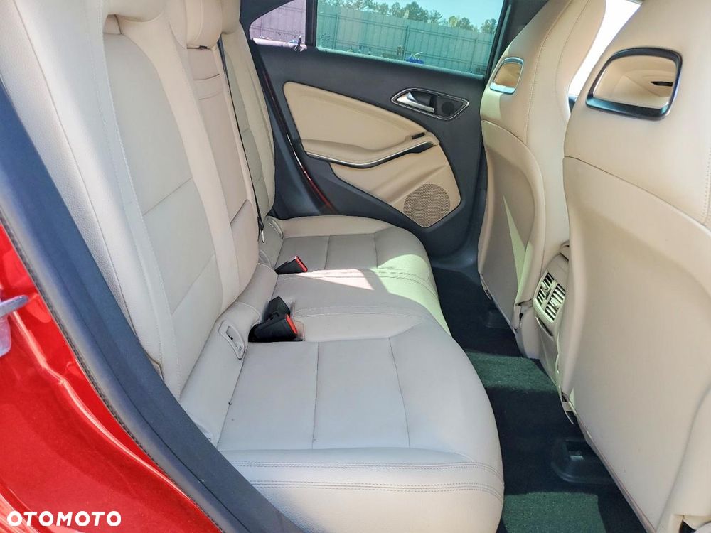 Mercedes-Benz CLA 250 4Matic 7G-DCT - 9