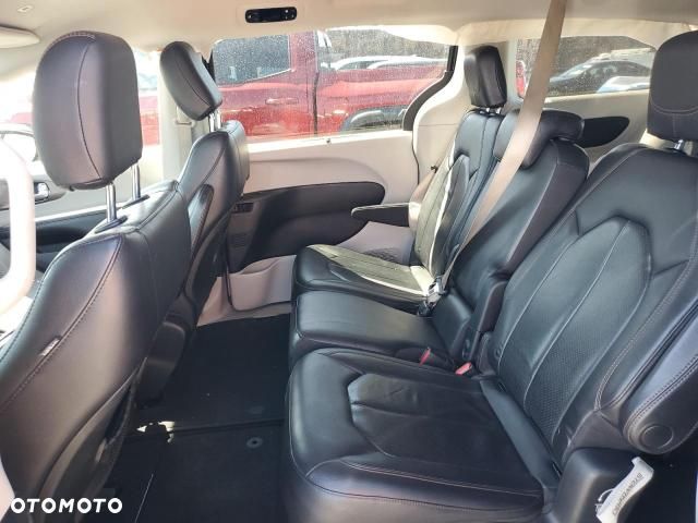 Chrysler Pacifica - 5