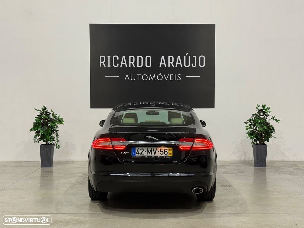 Jaguar XF 2.2 D Premium Luxury - 47