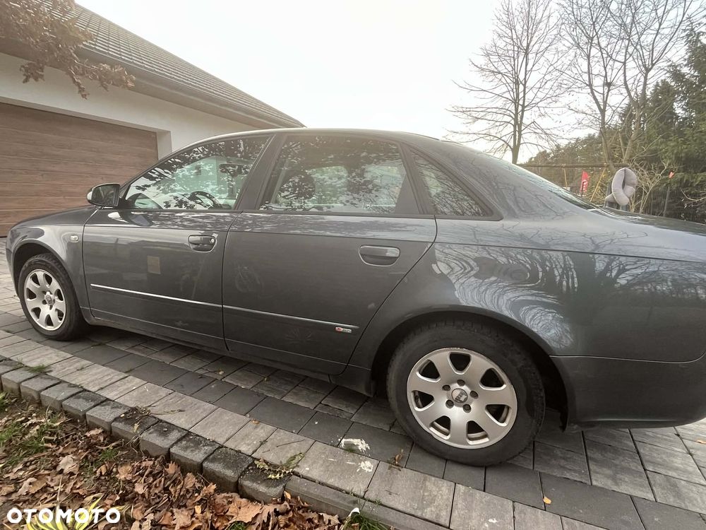 Audi A4 Limousine - 8