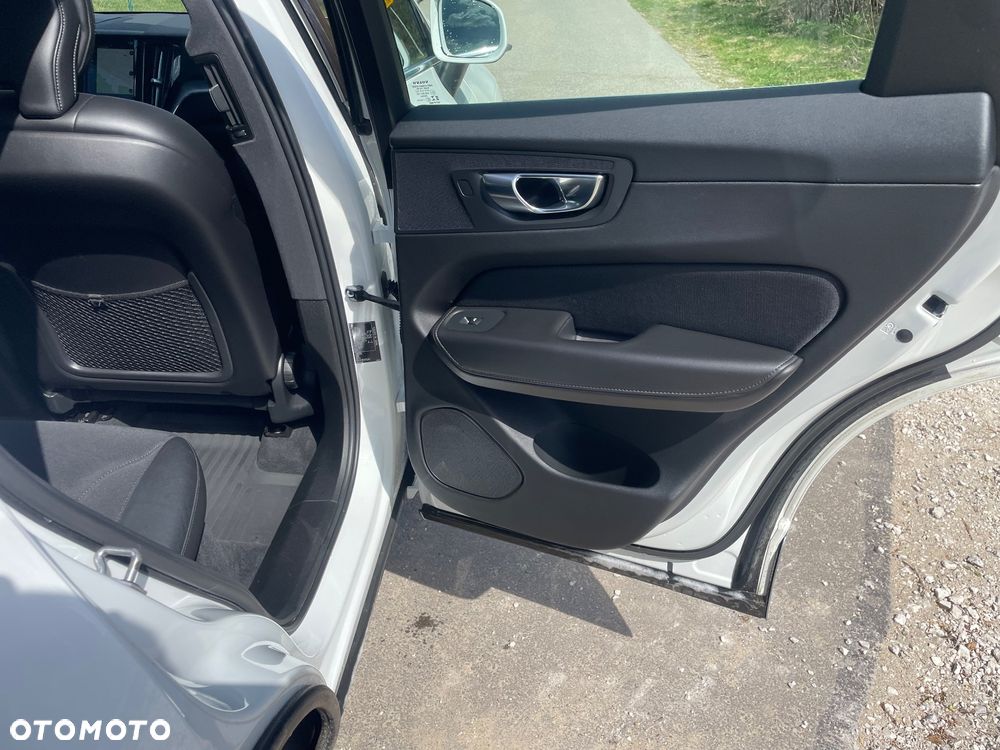 Volvo XC 60 B5 B Momentum Pro - 29