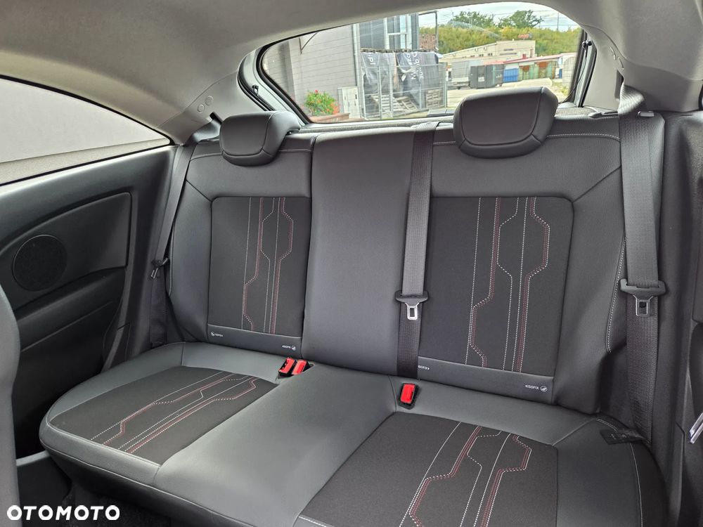 Opel Corsa 1.4 16V Edition 150 - 26