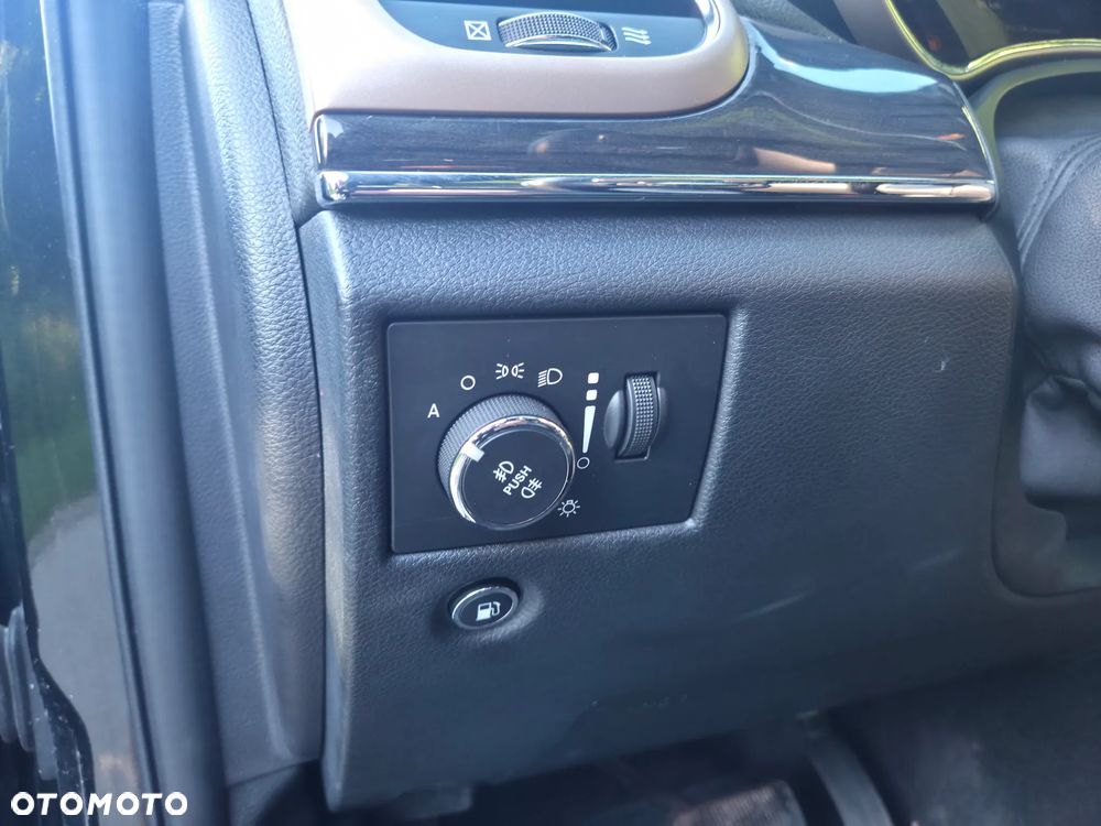 Jeep Grand Cherokee - 26