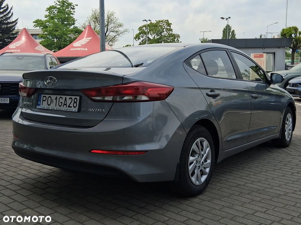 Hyundai Elantra 1.6 Comfort - 8