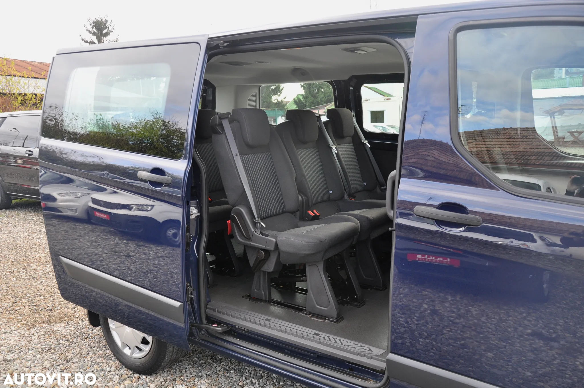 Ford Transit Custom Kombi 9 Locuri - 11