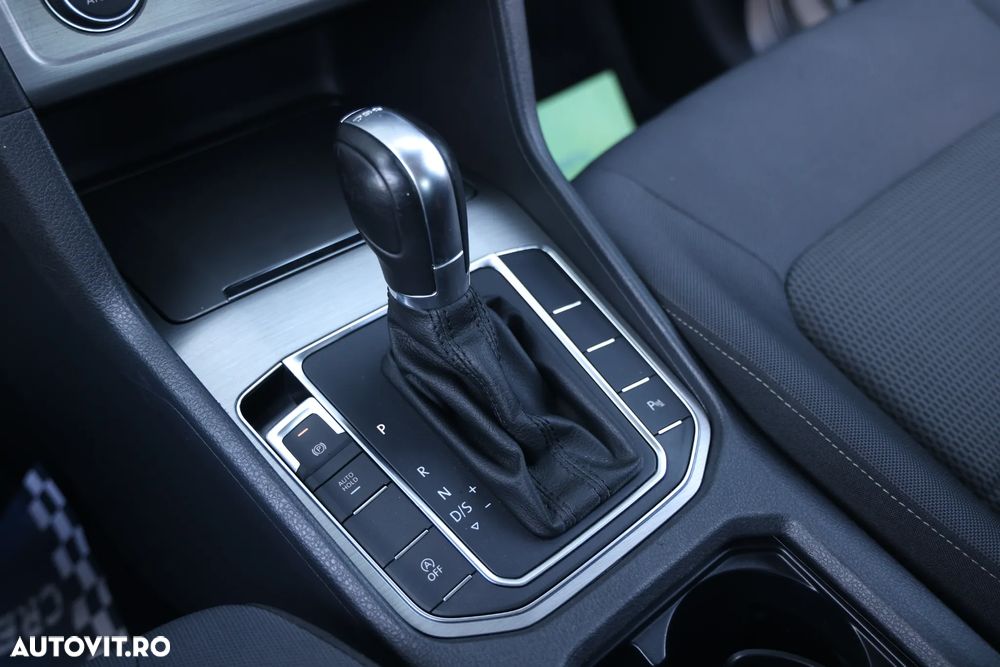 Volkswagen Golf 1.6 TDI DPF BMT DSG Trendline - 23