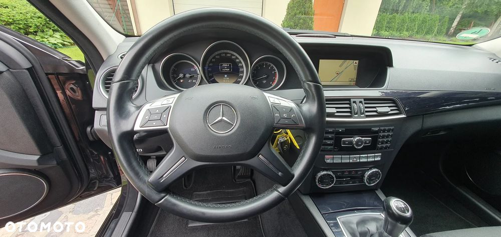 Mercedes-Benz Klasa C 180 BlueEFFICIENCY Elegance - 22