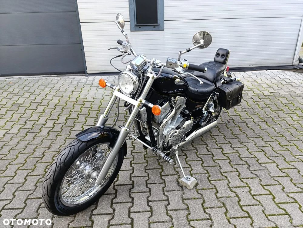 Suzuki Intruder - 12