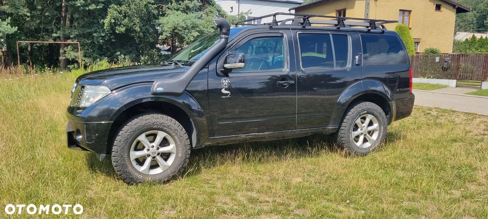 Nissan Pathfinder 2.5 D LE - 3