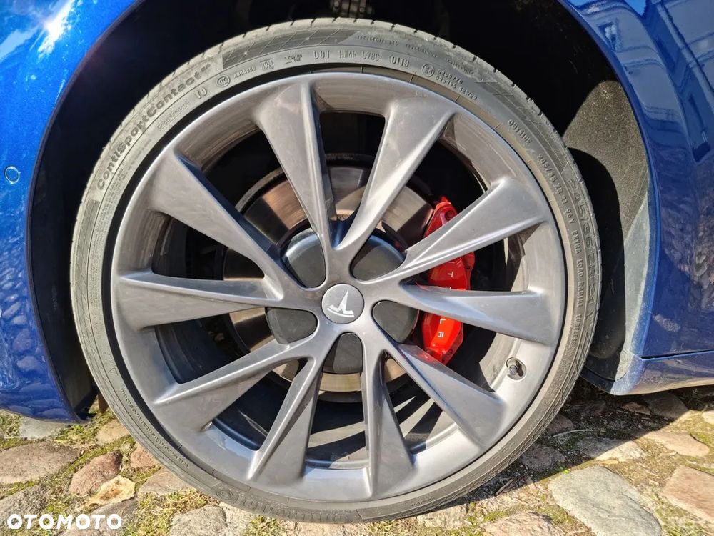 Tesla Model S - 9
