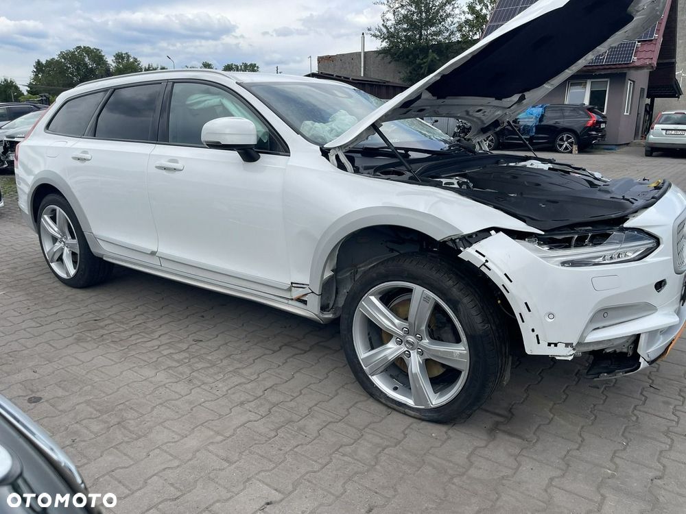 Volvo V90 Cross Country D5 AWD Ocean Race - 4