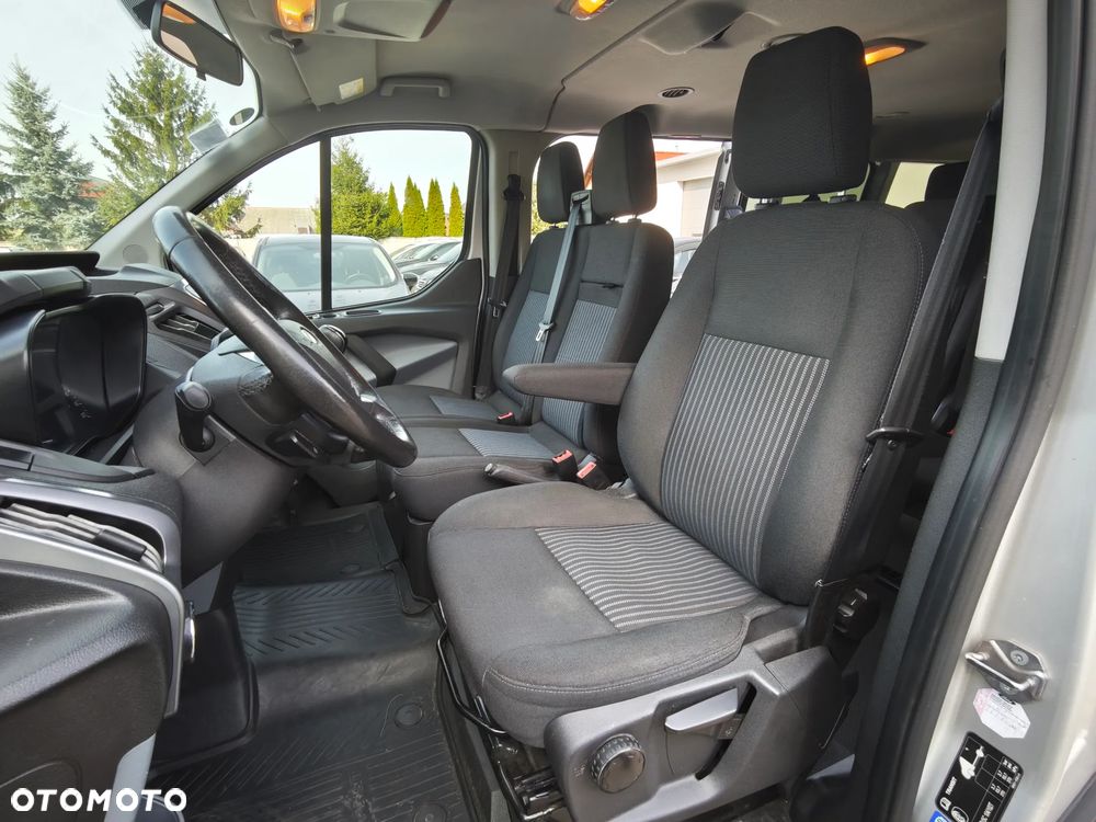 Ford Tourneo Custom - 39