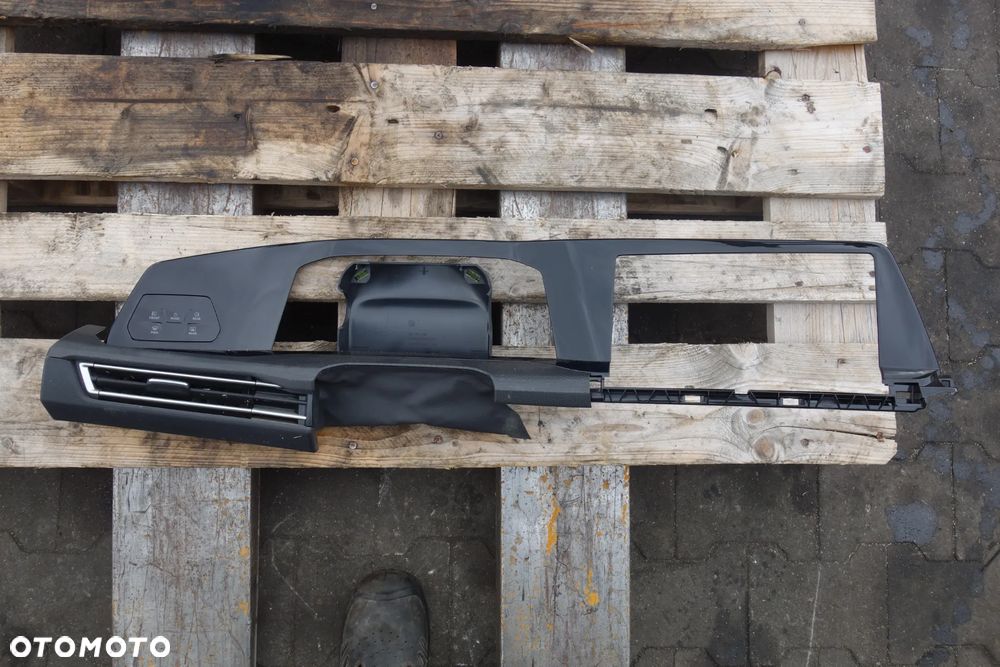 LISTWA RAMKA DEKOR WYŚWIETLACZA VOLKSWAGEN GOLF VIII - 1