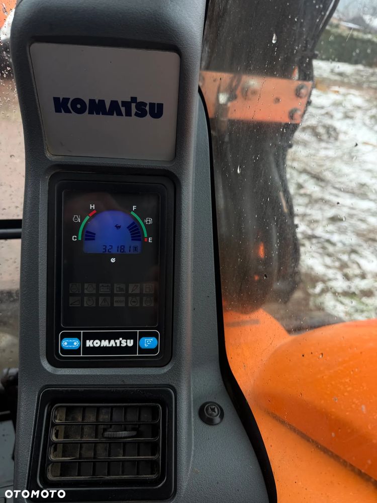 Komatsu Koparka Gąsienicowa 8 ton PC80MR-3. Sprowadzona z Norwegii. Centralne smarowanie!! Maszyna  jak Nowa 2016rok. 3200mtg 3x łamane Ramię. Klima ser.DEKRA. Własna pompa paliwa. Ani deka luzów i wycieków. Gąsienice klepki bez zużycia! Podwozie w pięknym stanie. Okazja Maszyna zadbana!! Po serwisach eksploatacyjnych. - 6