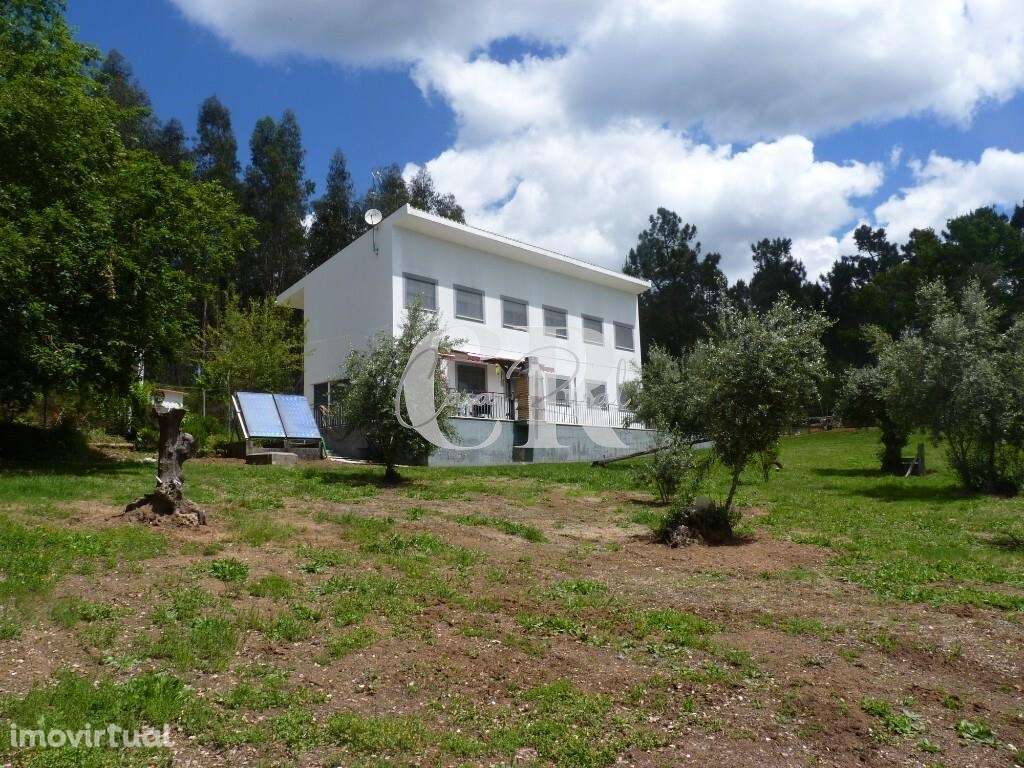 Moradia T3 construída em 2016 com vistas fantásticas, privacidade e te - Grande imagem: 3/60