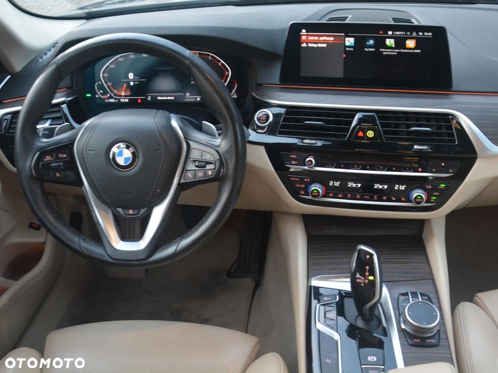 BMW Seria 5 530i xDrive Sport Line sport - 7