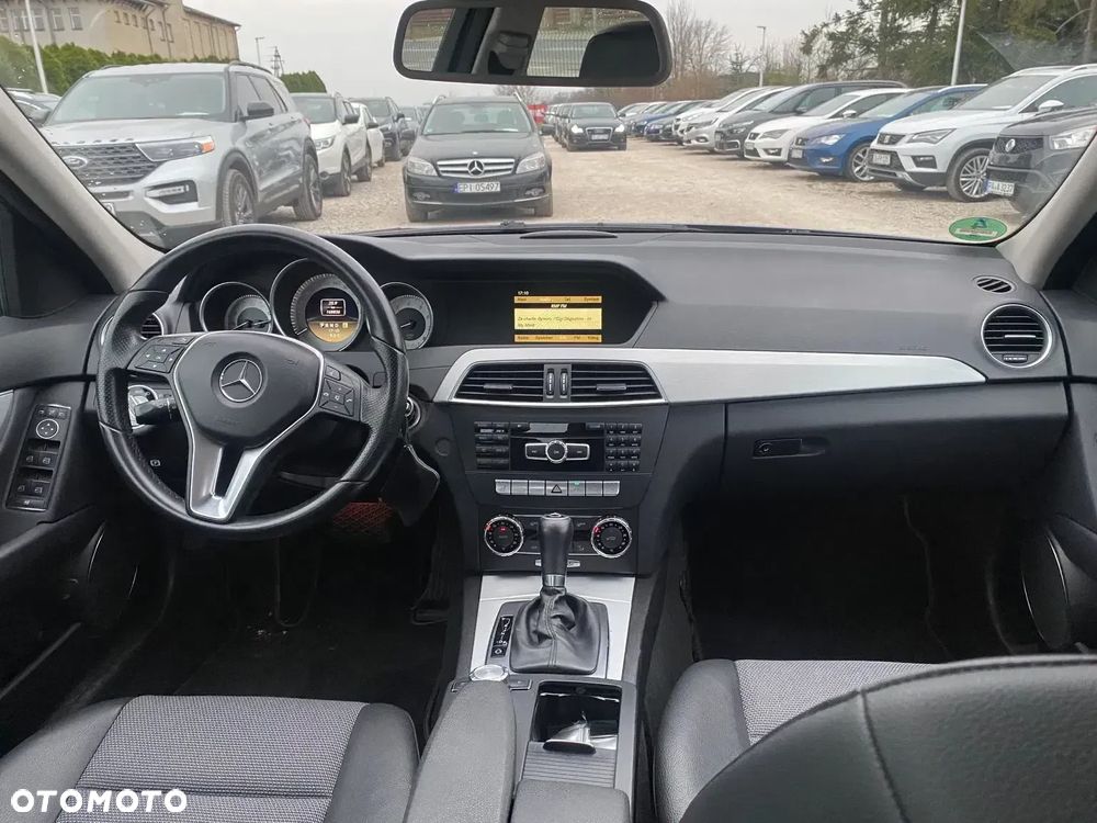 Mercedes-Benz Klasa C 180 CGI Automatik BlueEFFICIENCY Avantgarde - 31