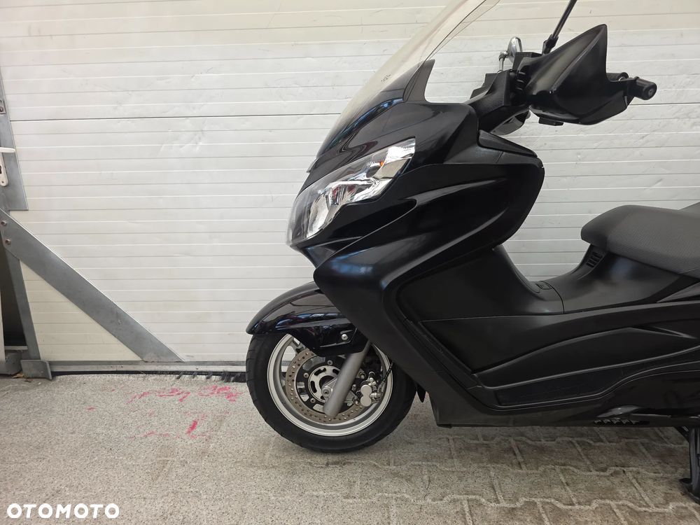 Suzuki Burgman - 10
