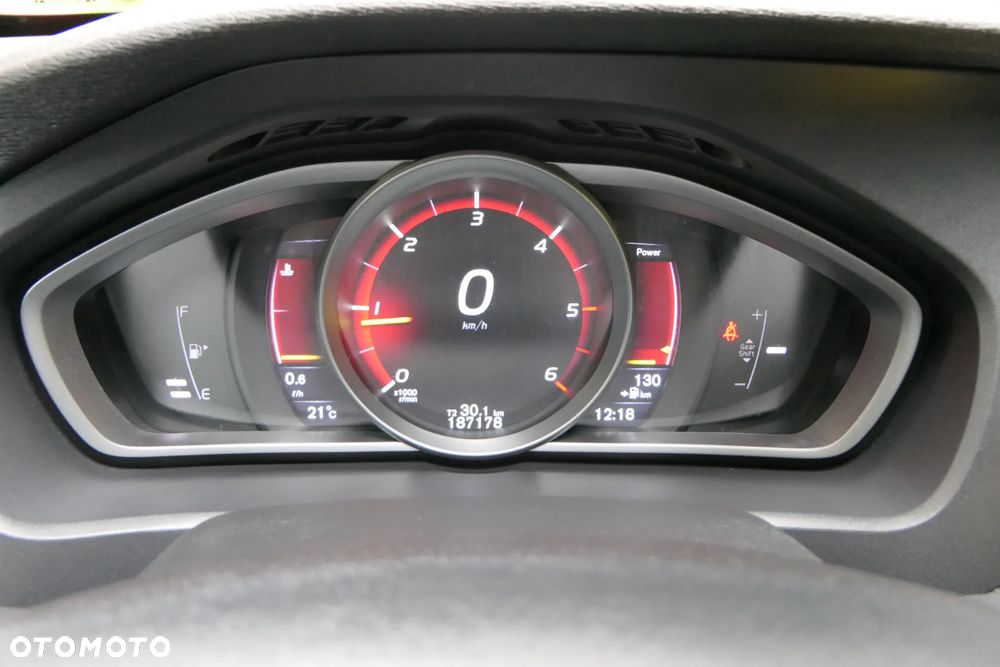 Volvo V40 D2 Drive-E R-Design Momentum - 23