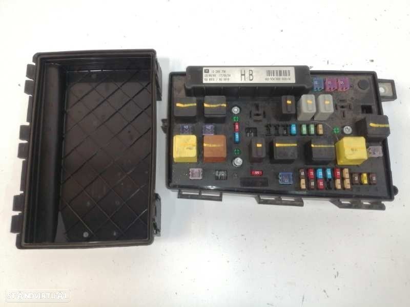 CAIXA RELÉS / FUSÍVEIS OPEL ASTRA H GTC 2006 -13206754 - 3