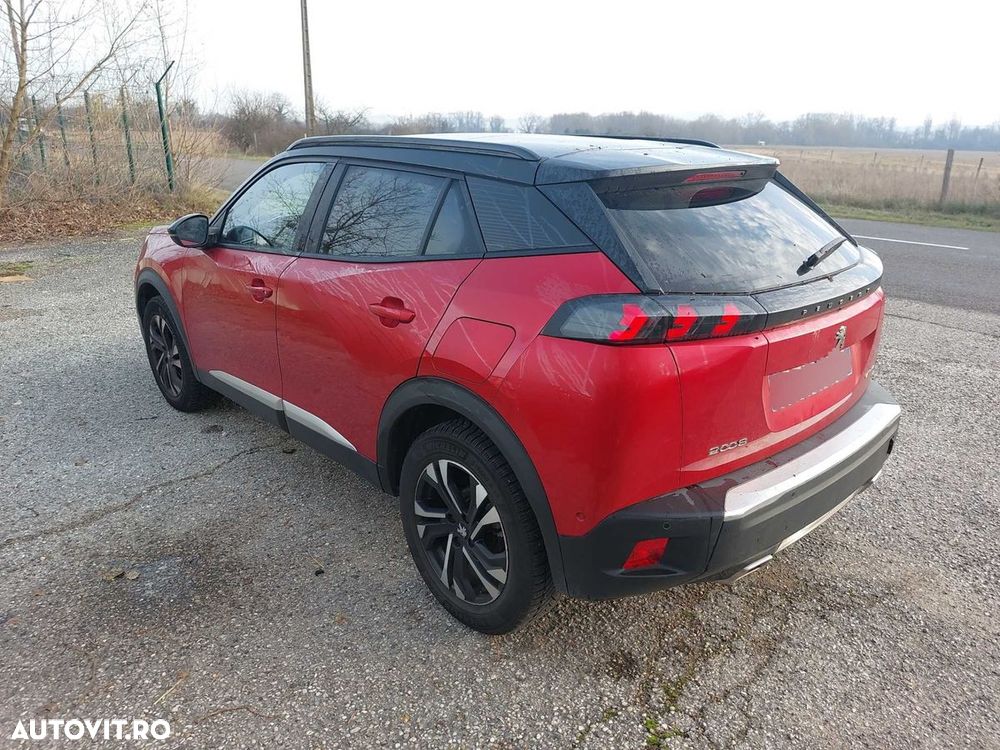 Peugeot 2008 PureTech 130 EAT8 GT - 13