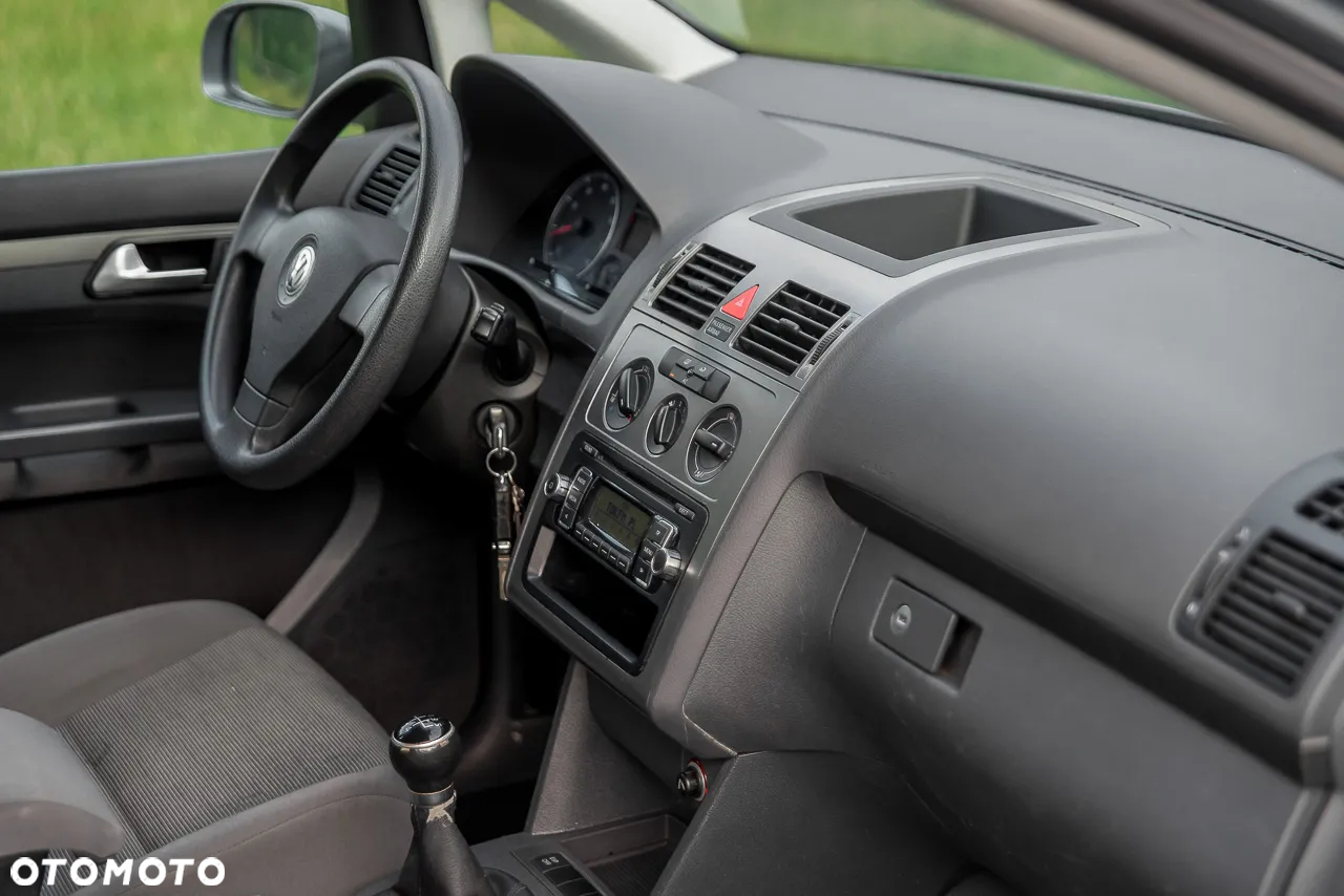 Volkswagen Touran 1.6 Conceptline - 15