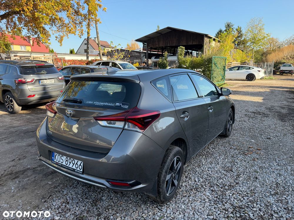Toyota Auris 2017 photo 3