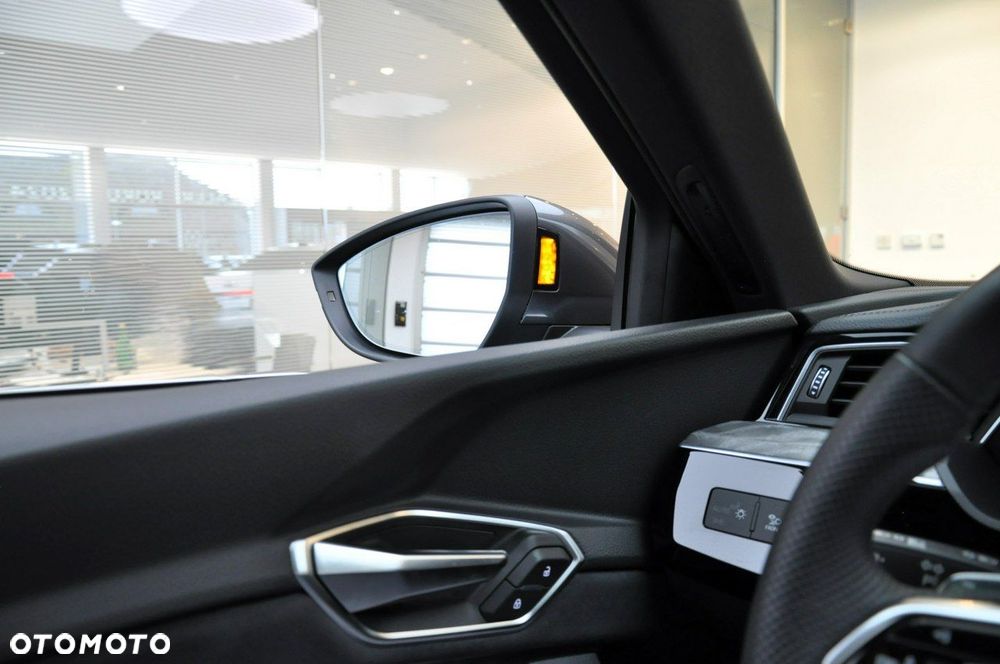 Audi Q8 Sportback e-tron - 15