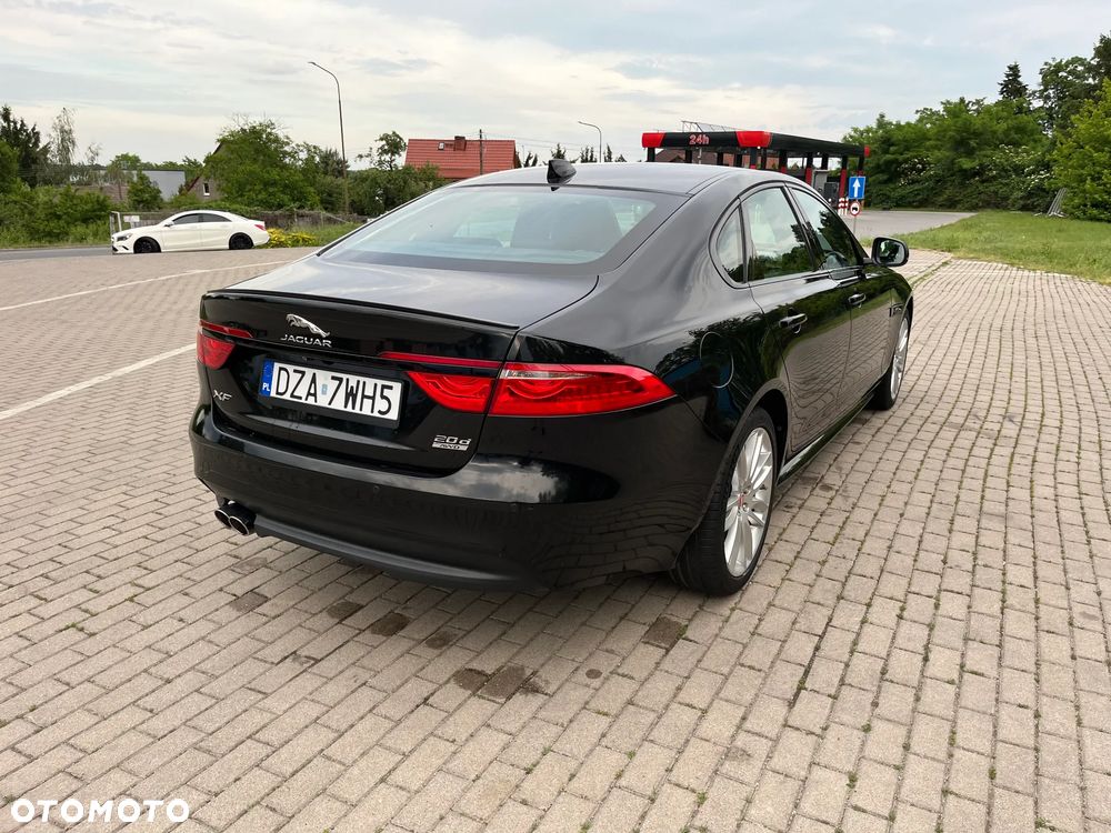 Jaguar XF 20d AWD R-Sport - 13