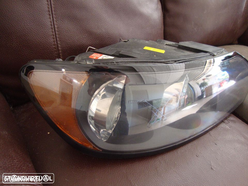farol Xenon Volvo V40  + V60 lado direito - 3
