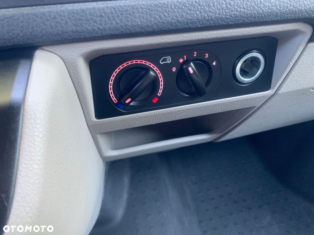 Volkswagen Multivan 2.0 TDI L2 Comfortline - 29