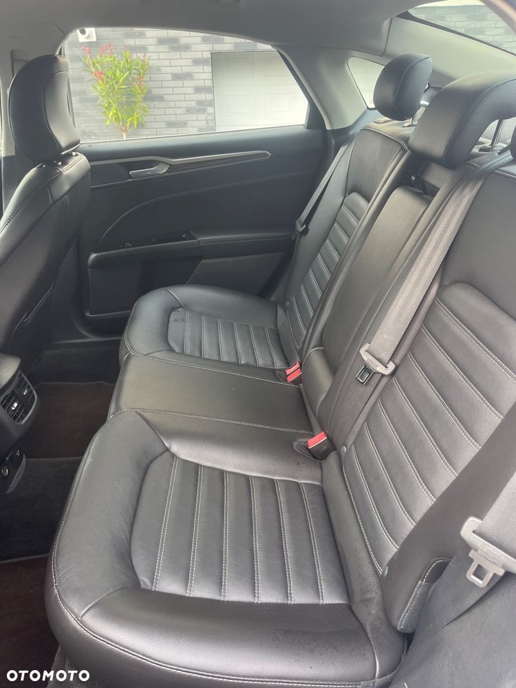 Ford Fusion - 29