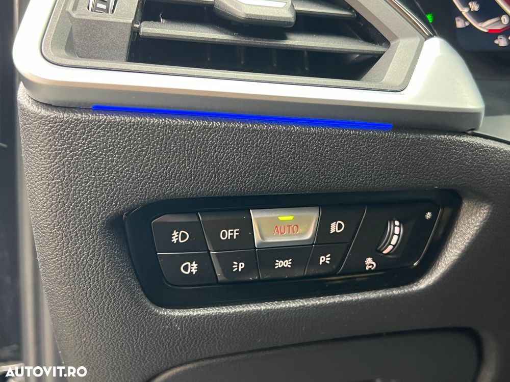 BMW Seria 3 320i Aut. Sport Line - 38