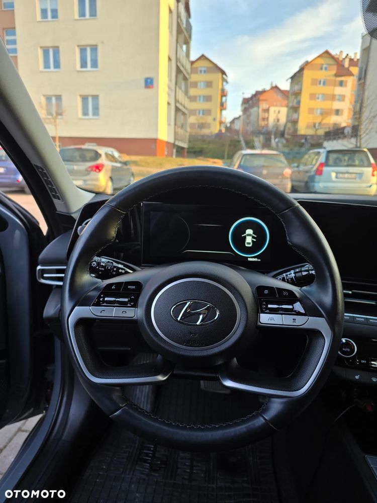 Hyundai Elantra 1.6 Executive CVT - 18