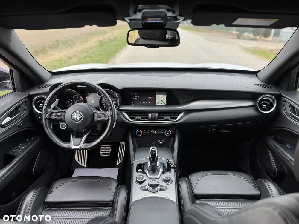 Alfa Romeo Stelvio 2.0 Turbo 16V AT8-Q4 Veloce - 32