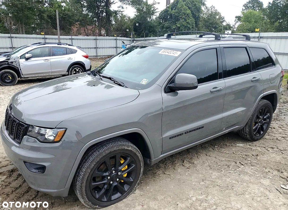 Jeep Grand Cherokee - 1