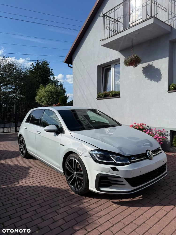 Volkswagen Golf - 8