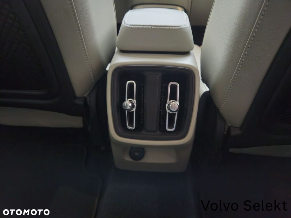 Volvo XC 40 - 38