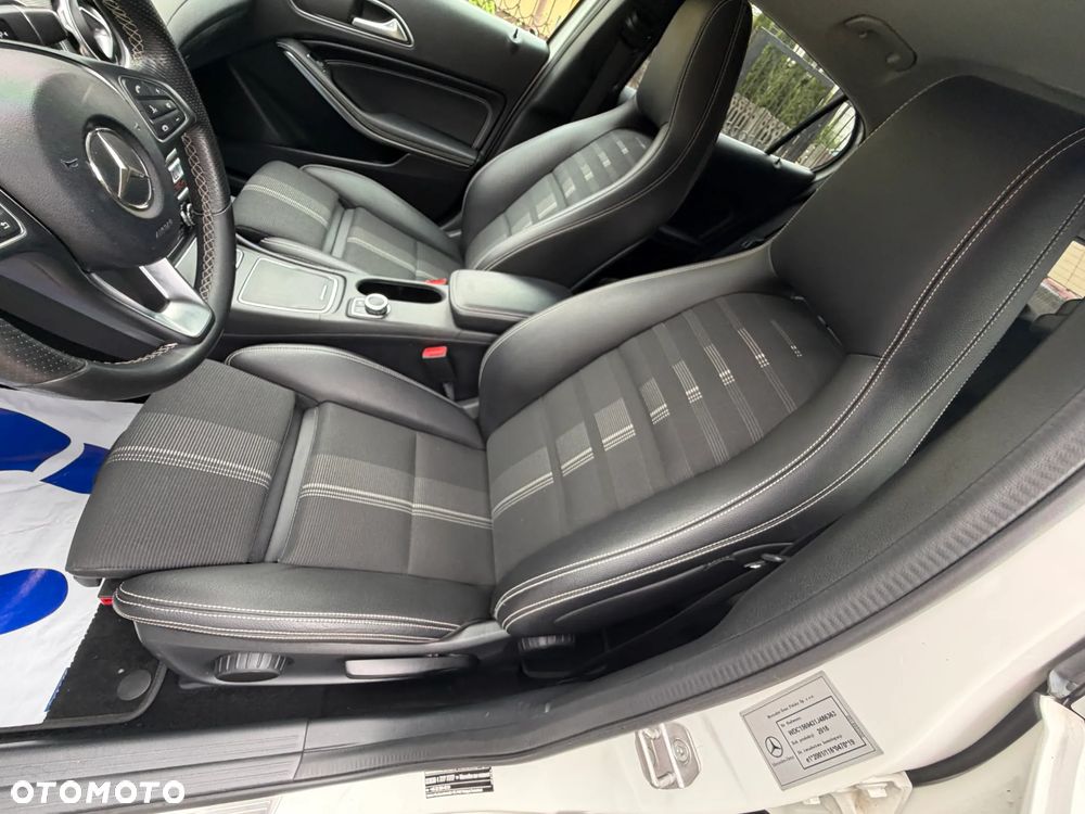 Mercedes-Benz GLA 200 7G-DCT Urban - 11