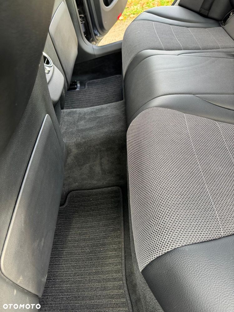 Mercedes-Benz Klasa C 180 7G-TRONIC - 19