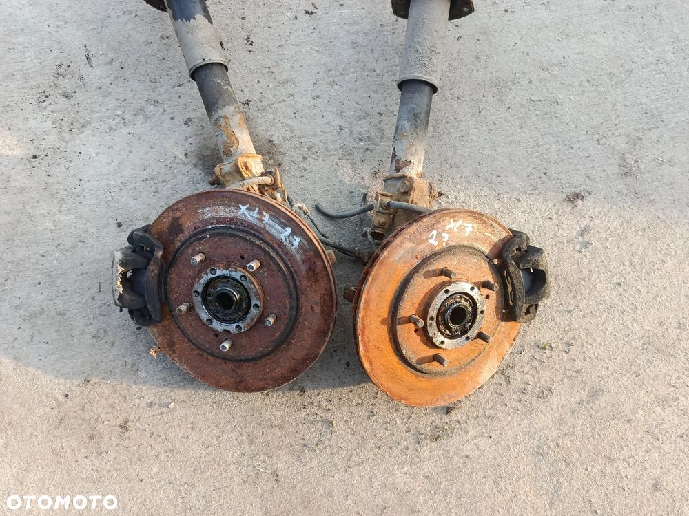 Zwrotnica zwrotnice przód prawa lewa zacisk hamulcowy Suzuki grand vitara 1 xl7 2.7 - 1